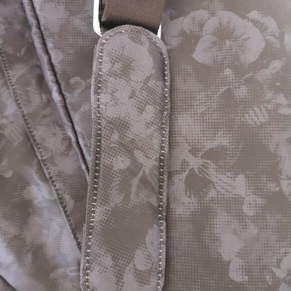 NWT Ivivva by LULULEMON Black Multi Floral Everyday Practice Duffle Travel Bag - Picture 10 of 11